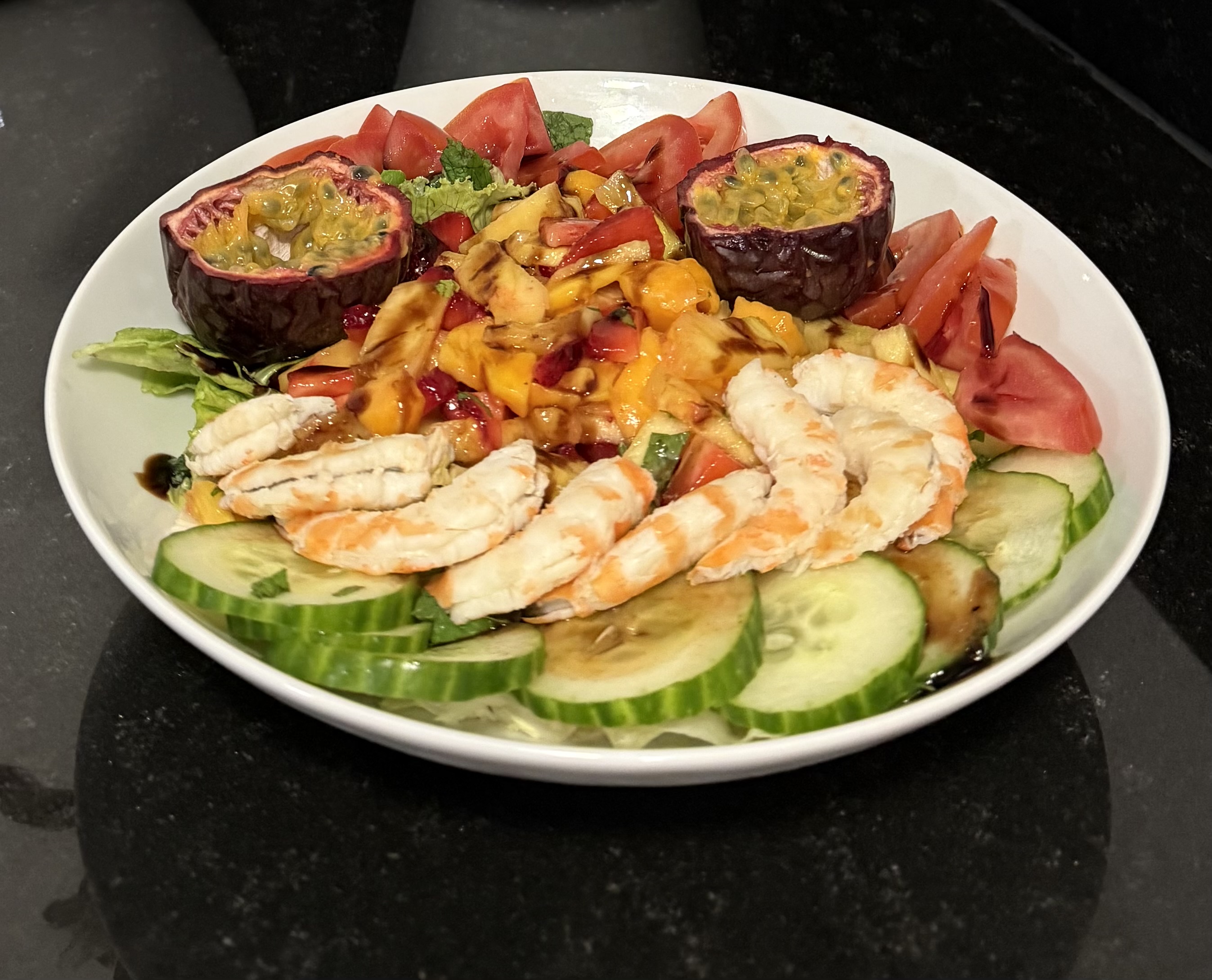 Mangue ,concombre, tomates, salade verte, mais ,ananas,
fruits de la passion ;