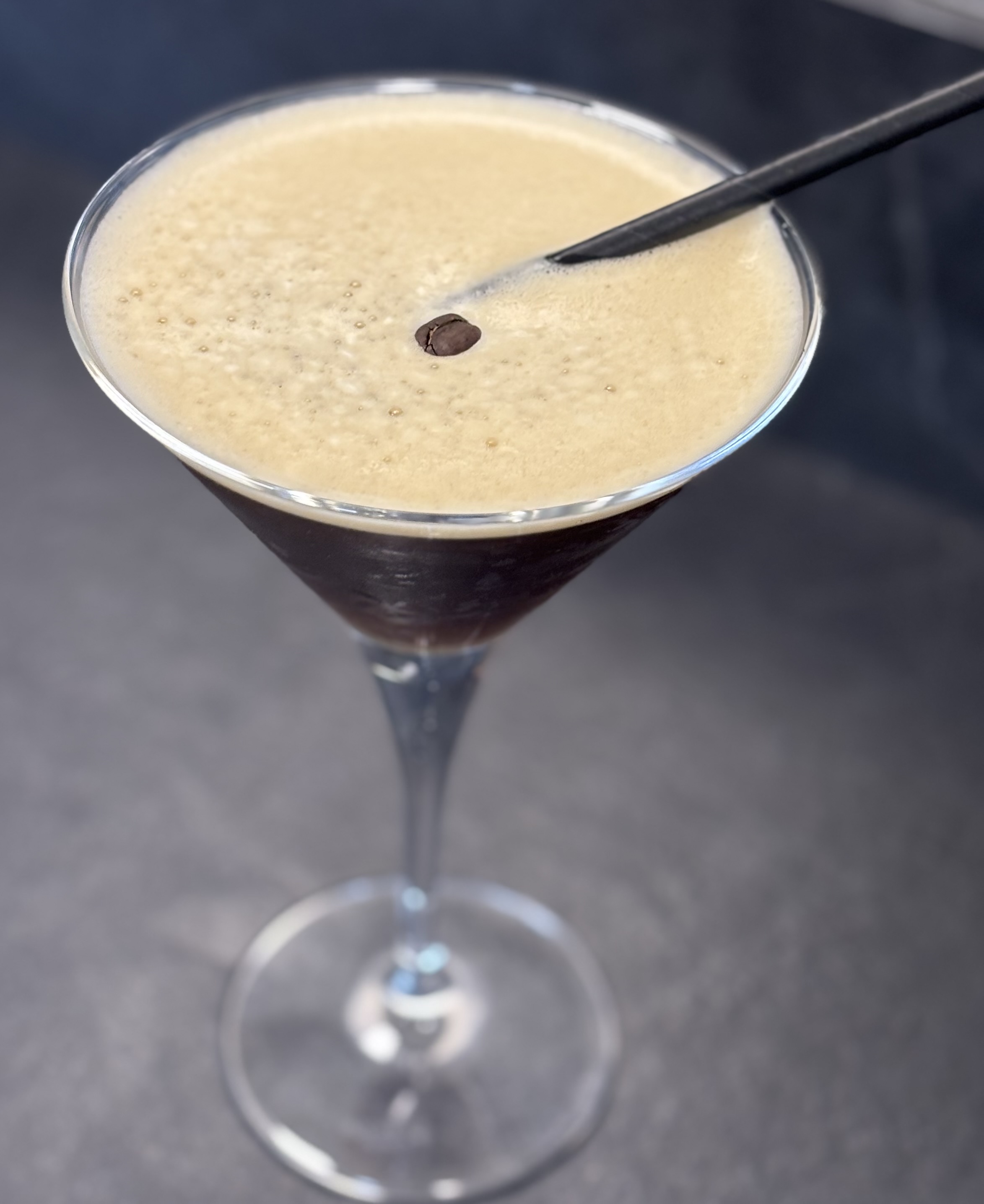 4.5 ml vodka 
2.5ml liqueur de café
1 café 
sirop de sucre de canne 
shayker + glaçons
