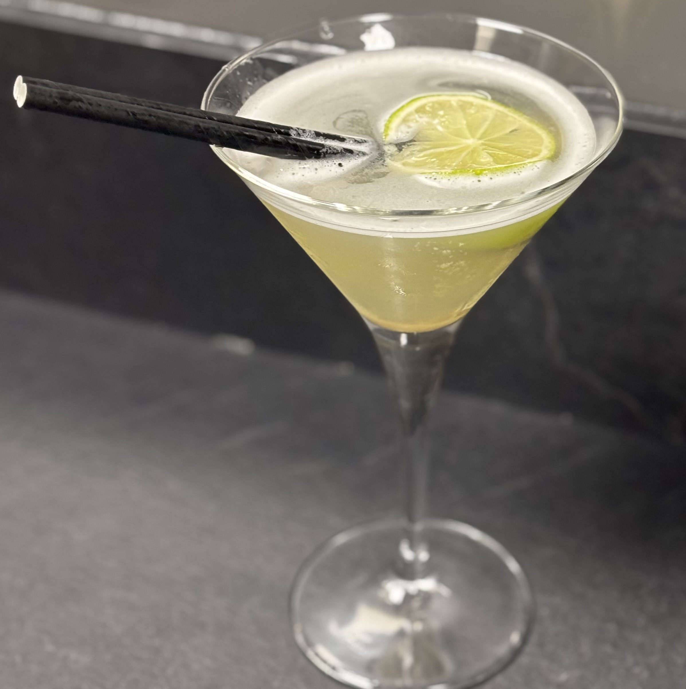 6cl rhum blanc, 2 citron vert pressé et 2 cuillère de sucre de canne