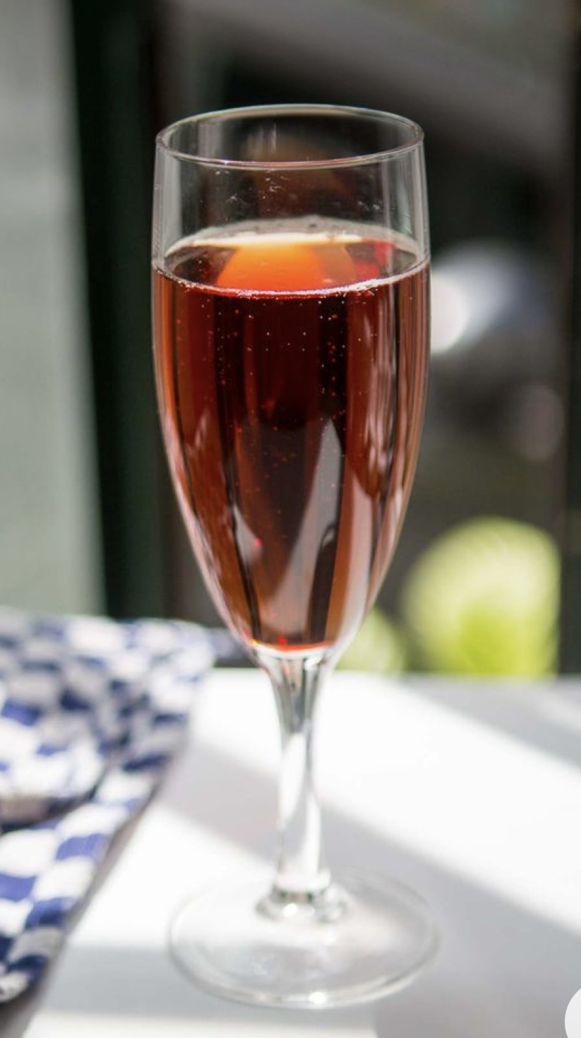 Crème de cassis avec du Crémant