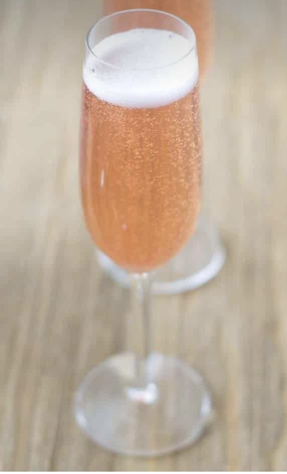 Crème de cassis avec du vin blanc.