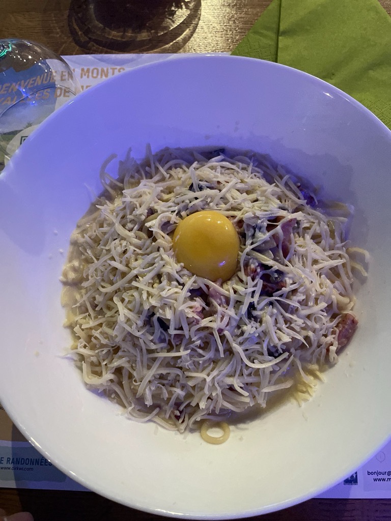 Lardon,oignons,crème,œuf 