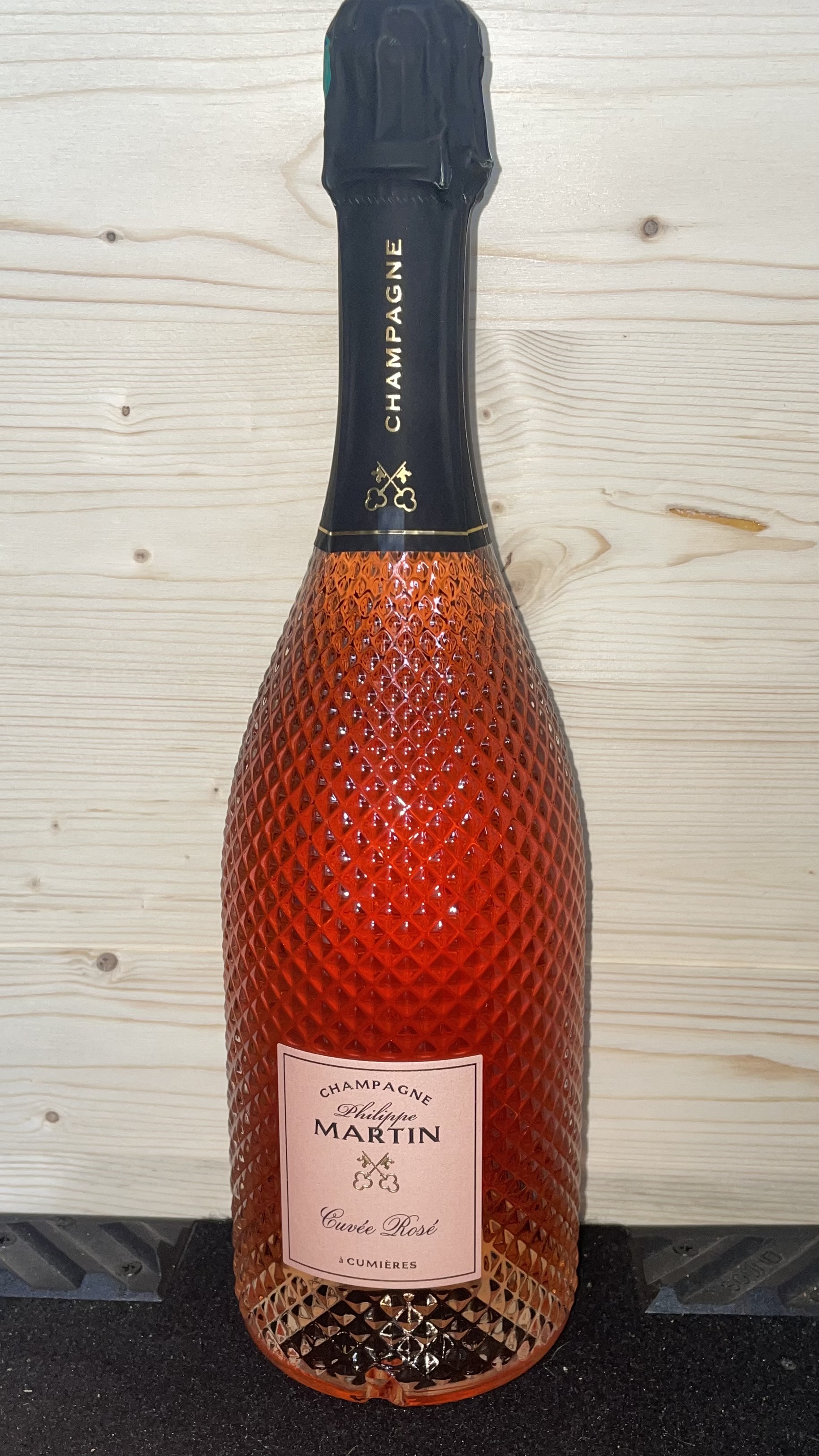 Brut-50% Meunier, 50% Pinot Noir 
